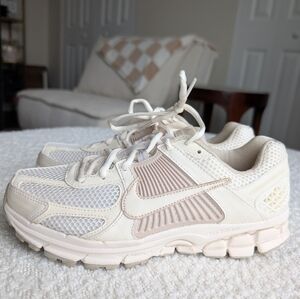 Nike Zoom Vomero 5  Women's Size 8.5 Pale Ivory / Sanddrift Sneakers